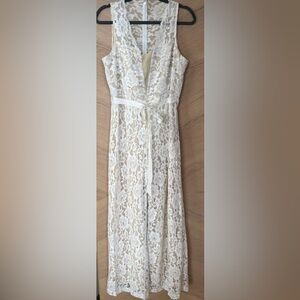 Marina Sleeveless Lace Jumpsuit Sleeveless. White/Nude. Back zip. Sz 12P.